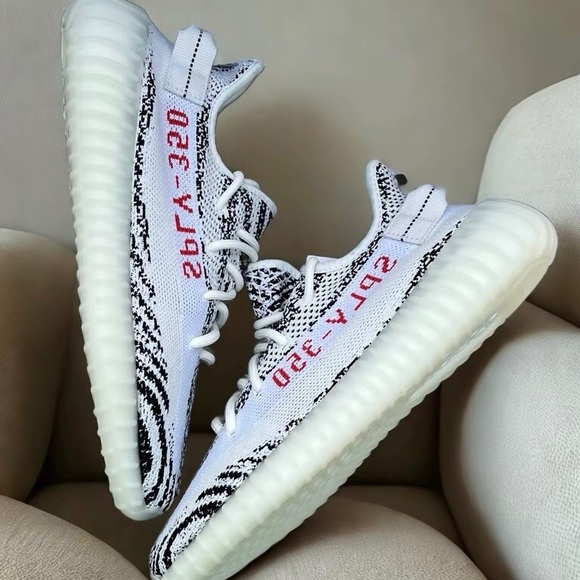 Yeezy Boost 350 V2 Sneakers - Picture 1 of 6